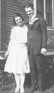 Becoming Dr. Pauling Posing together on graduation day, 1922.