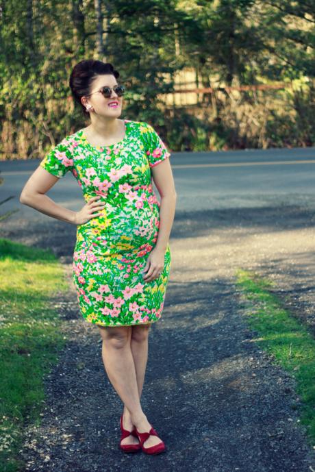 1960's wiggle dress and playing dress up | www.eccentricowl.com