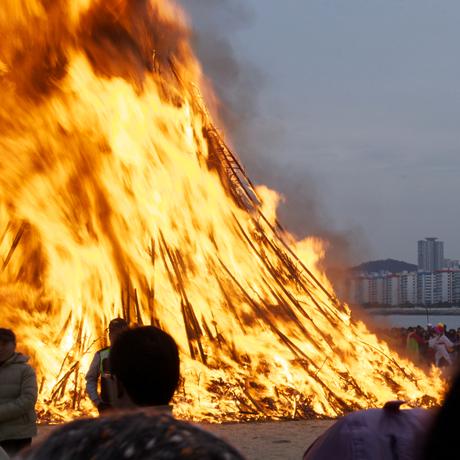 Playing with Fire – Korea’s Great Full Moon DSC_0214