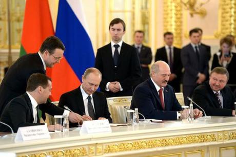 Putin Lukashenko Union State mtg 6 March 2015 docs signed b