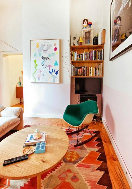 This is the art- now see this Australian home! Australian home lounge 1