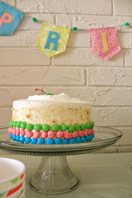 5 must haves for Easter entertaining made easy! #EasterEssentials #ad Dress up a store-bought cake with jellybeans for easy Easter entertaining! #EasterEssentials #ad