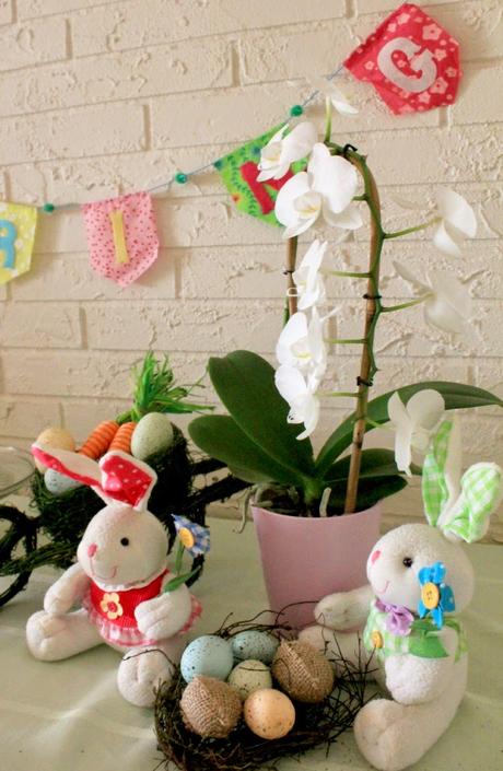 5 must haves for Easter entertaining made easy! #EasterEssentials #ad Fresh flowers and bunnies are a must for Easter entertaining made easy! #EasterEssentials #ad