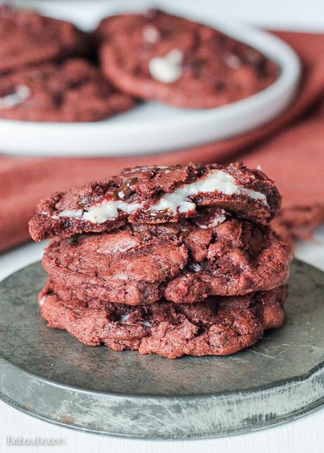 Red Velvet Oreo Cookies with Cream Cheese Filling Red Velvet Oreo Cookies with Cream Cheese Filling