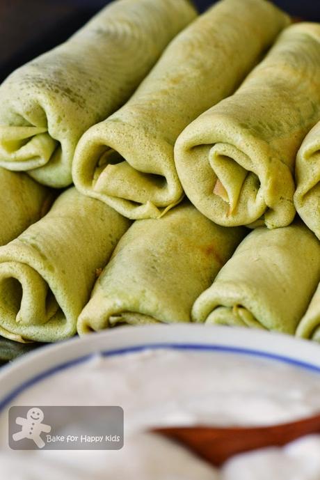 Kuih Dadar / Kueh Ketayap / Kuih Tayap Pandan Crepes Rolls with Sweet Coconut Filling Kuih Dadar / Kueh Ketayap / Kuih Tayap Pandan Crepes Rolls with Sweet Coconut Filling