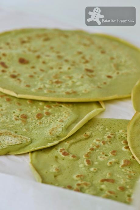 Kuih Dadar / Kueh Ketayap / Kuih Tayap Pandan Crepes Rolls with Sweet Coconut Filling Kuih Dadar / Kueh Ketayap / Kuih Tayap Pandan Crepes Rolls with Sweet Coconut Filling