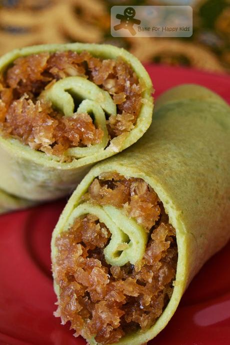 Kuih Dadar / Kueh Ketayap / Kuih Tayap Pandan Crepes Rolls with Sweet Coconut Filling Kuih Dadar / Kueh Ketayap / Kuih Tayap Pandan Crepes Rolls with Sweet Coconut Filling