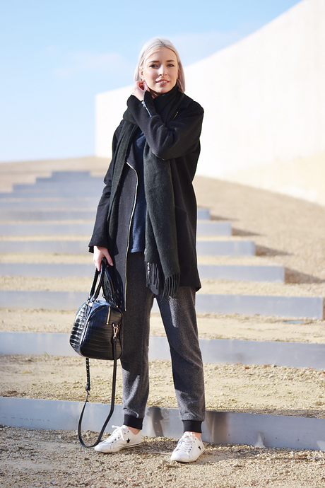 Outfit post by turn it inside out zara, mango, topshop, primark, wool scarf, acne, joggers, chic, stylish , summer, sun, photography, nikon, 50mm 1.8