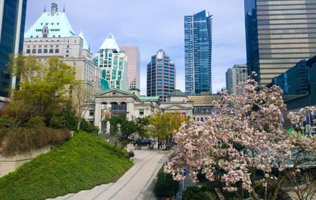 vancouver_robson_square_skyline