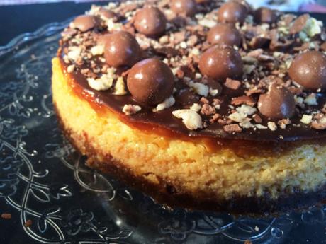 malteasers cheesecake side view close up food photography chocolate ganache biscuit base vanilla centre