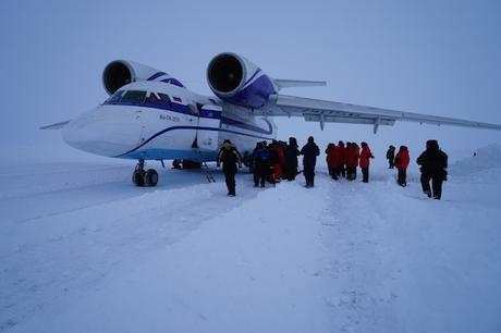 North Pole 2015: Barneo Ice Camp Opens for the Season, Aircraft Breaks Landing Gear on Runway