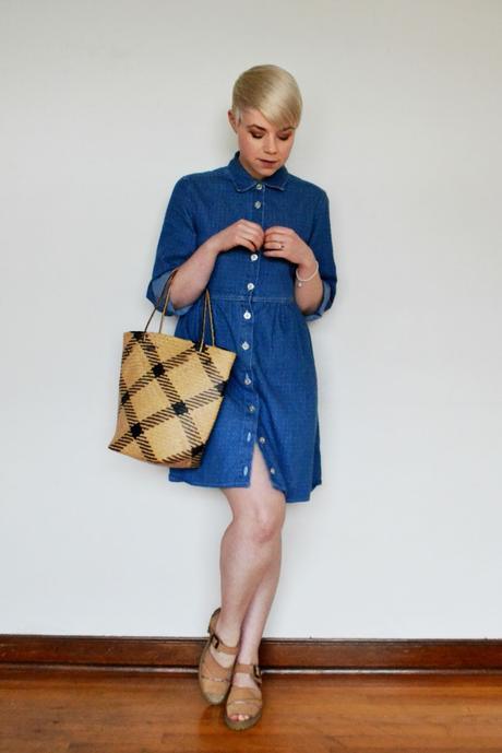 Look of the Day: Little Denim Dress & Chunky Sandals