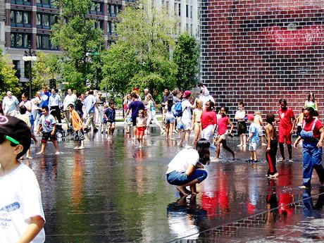 Friday Fotos: Chicago's Millennium Park mother and child