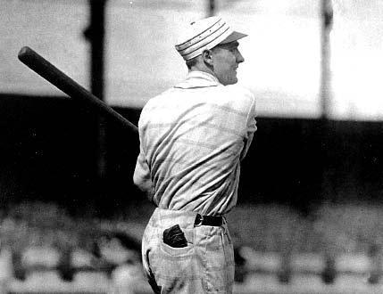 George Kelly in the 1916 New York Giants uniform (baseballhalloffame.org)