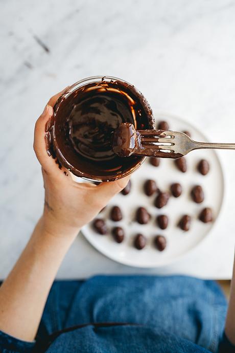 MOOD 16_15 Chocolate Covered Pecan & Date Bliss Balls recipe by Renée Kemps