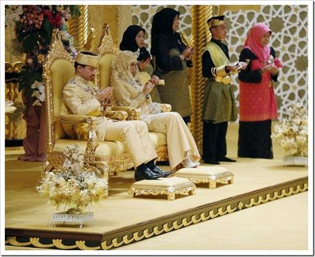 Both-Couples-wear-Golden-Dress Both-Couples-wear-Golden-Dress