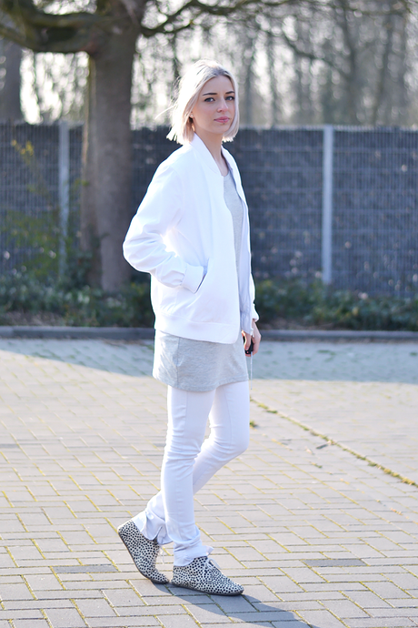 Turn it inside out // All white All white, outfit, maruti footwear, bomber jacket, white, asos, skinny, jeans, spring summer trends, 2015