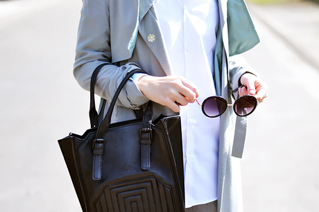 Turn it inside out // Grey trench coat Round sunglasses, primark, celine inspired tote bag, zara, primark shirt