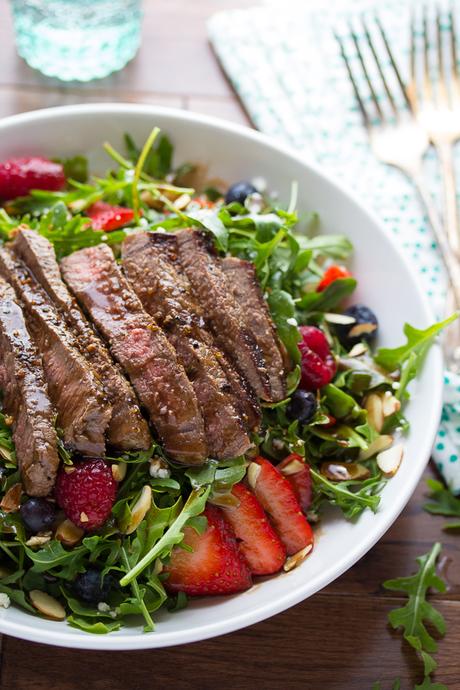 BALSAMIC STEAK, BERRY AND ARUGULA SALAD Balsamic Steak, Berry and Arugula Salad | sweetpeasandsaffron.com @sweetpeasaffron