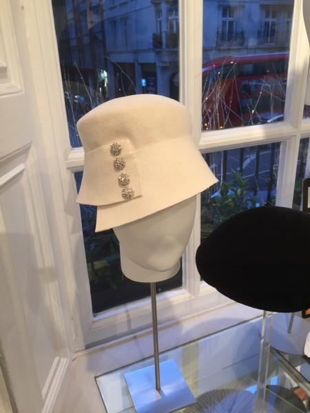 Gorgeous White hat by Lock & Co on the #CurrysChristmasWalk with Bewildered Bug