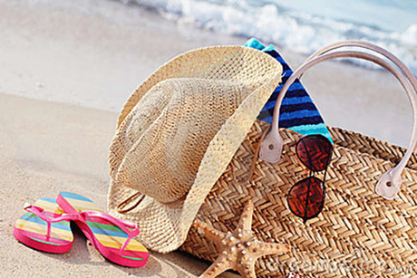 10 Beach Bag Must-haves in Summer 10 Beach Bag must-haves in summer