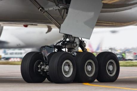 Jet airways landing gear fails at Khajurajo - runway  restored after efforts