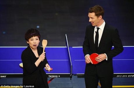 Deng Yaping uses spoon as a padle and beats Benedict Cumberbatch