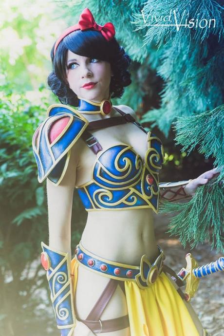 Best Cosplay of the Week: Wonder Woman, Catwoman, Alice & More snow-white-armor-coplay