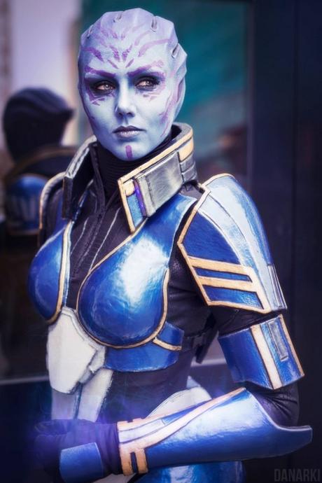 Best Cosplay of the Week: Wonder Woman, Catwoman, Alice & More tela-mass-effc-cospl