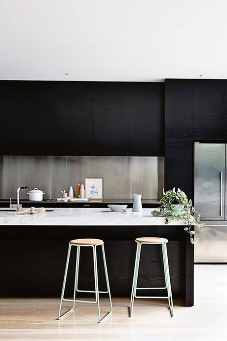 LOVE or NOT: Minimalistic black kitchens Minimalistic black kitchens | Image by Derek Swalwell via Inside Out