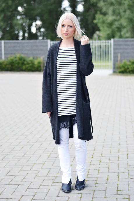 Turn it inside out // Lace detail Belgian fashion blogger: Mango, wool, cardigan, dark grey, robe, coat, striped dress, lace dress, detail, zara, vero moda, bershka white skinny jeans, h&m divided western boots. white hair, bob hairstyle, long bob, short bob,