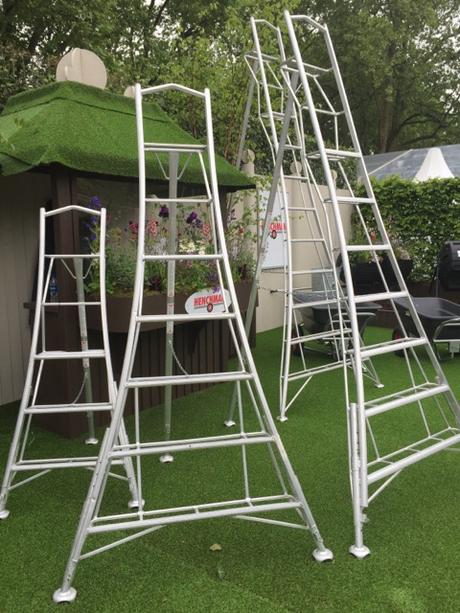 garden ladders for cutting hedges