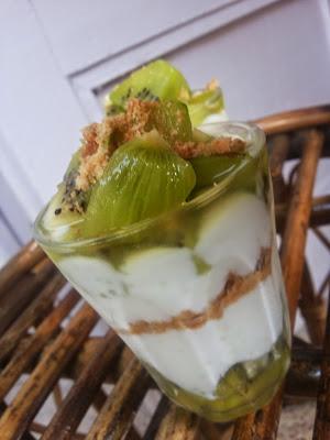 Kiwi Parfait with Oatmeal Cookies Beat the heat Kiwi Parfait with Oatmeal Cookies Beat the heat