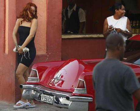 RIHANNA SPOTTED IN HAVANA RIHANNA SPOTTED IN HAVANA