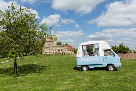 Furtho Manor Farm Wedding Photography Furtho Manor Farm Wedding Photography Relaxed Informal Alternative