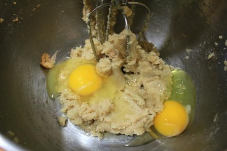 White Chocolate Chip & Raspberry Cookie Ice Cream Sandwiches #SunsOutSpoonsOut #ad White Chocolate Chip & Raspberry Cookie Ice Cream Sandwiches #SunsOutSpoonsOut #ad