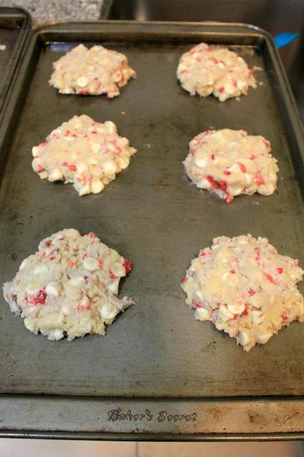 White Chocolate Chip & Raspberry Cookie Ice Cream Sandwiches #SunsOutSpoonsOut #ad White Chocolate Chip & Raspberry Cookie Ice Cream Sandwiches #SunsOutSpoonsOut #ad