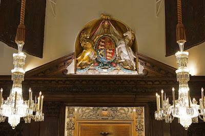 Vintners' Hall: swans, schoolboys and Coade stone Vintners' Hall: swans, schoolboys and Coade stone
