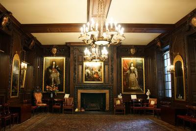 Vintners' Hall: swans, schoolboys and Coade stone Vintners' Hall: swans, schoolboys and Coade stone