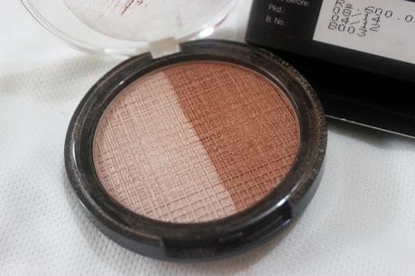 Lakme Absolute Moon Lit Highlighter: Review and Swatch