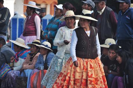 Another example of topically dressed Andean women.