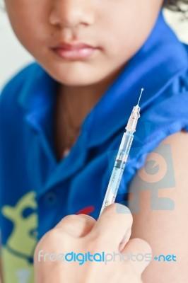 Vaccination myths and facts and vaccination schedule in India for babies!