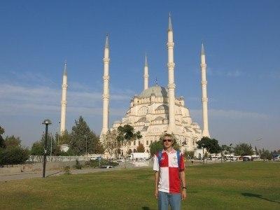 Sunday’s Inspiration: Become a Travel Leader not a Travel Follower Why am I the only tourist as the best Mosque in Turkey? Because the snowball kids followed the crowd and headed to the Bul.