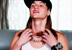 Cause darling I’m a nightmare dressed like a daydream Cause darling I’m a nightmare dressed like a daydream