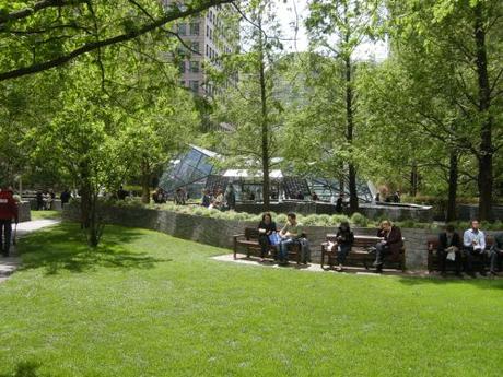 Jubilee Park, Canary Wharf, London - Lawn and relaxation