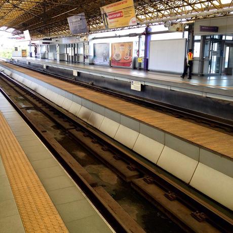 #LRT #wheninmanila #philippines #train #transport #lightrailwaytransit #aroundmanila #manila  (at LRT2-Legarda Station)
