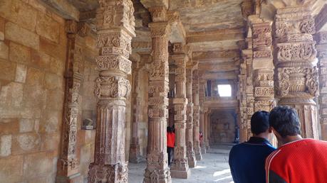Qutub Minar: Ancient Ruins in Delhi
