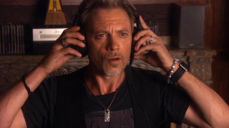 Californication – Lew Ashby’s Light Gray Date Suit Not from this episode, but a fine representation of Lew's many accessories.