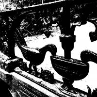 Tiny Drops – Metal wrought iron peacocks