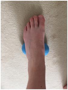 self massage of the foot arch 225x300 Self Massage And Myofascial Release For Ultra Athletes